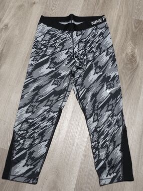 Nike Pro Gray Camo Compression Capri Leggings